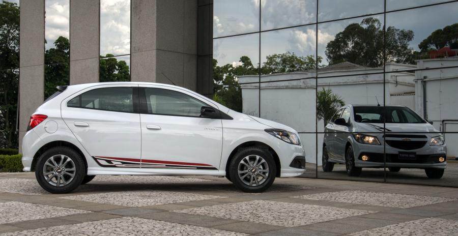 Chevrolet Onix Effect 2014 года  (фото 2 из 16)